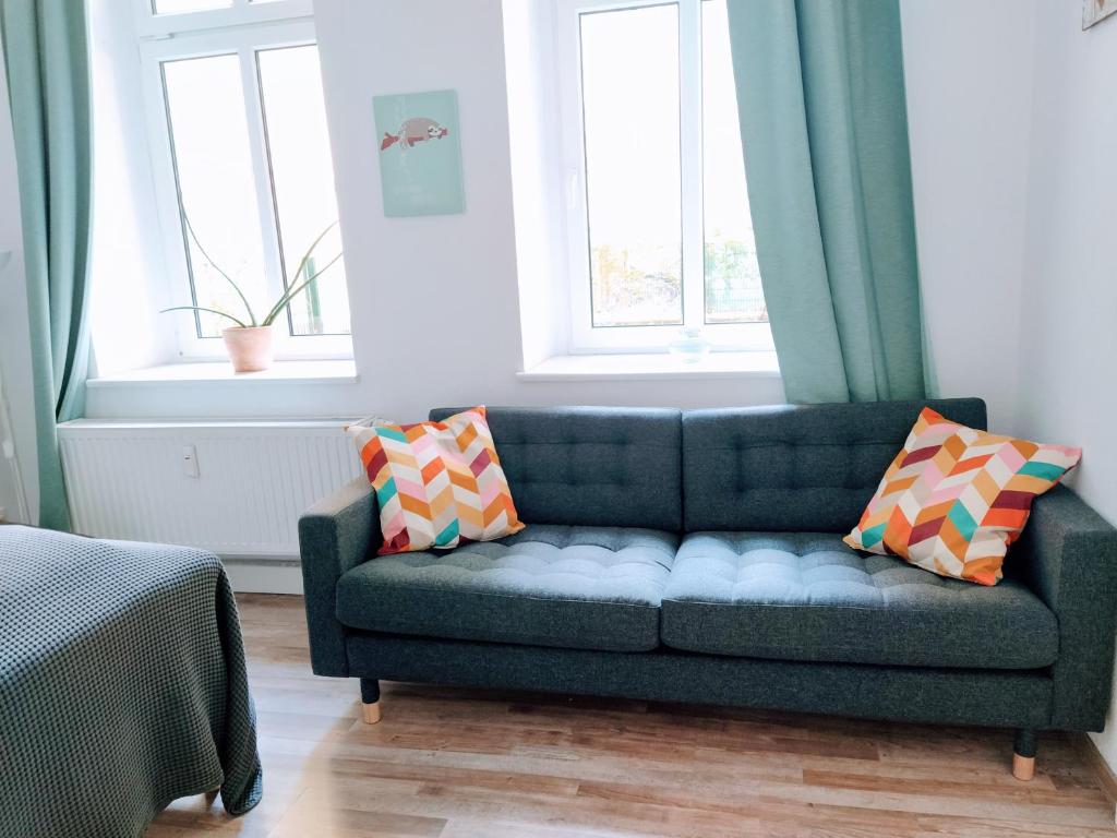 Central 2 bedroom flat for families & calm guests photo 2