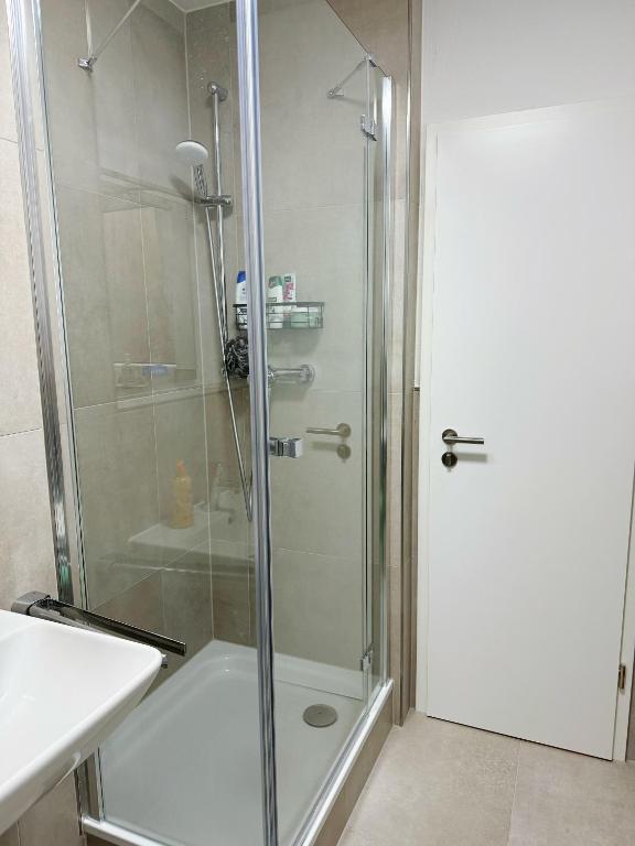 EMMA Gardencity Basement Flat photo 3