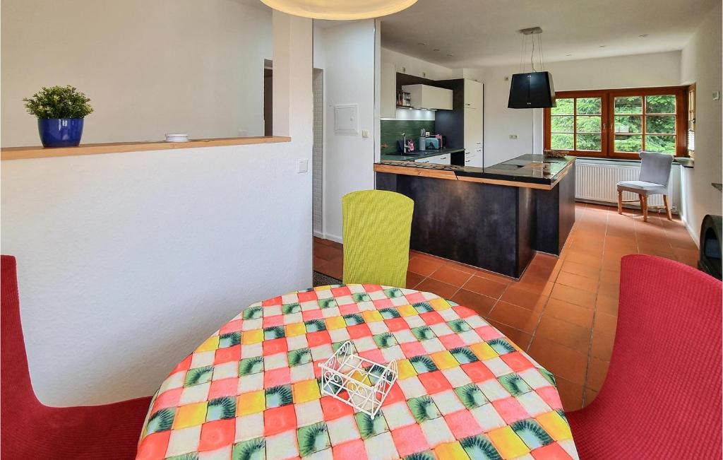 2 Bedroom Awesome Apartment In Kremmen photo 3