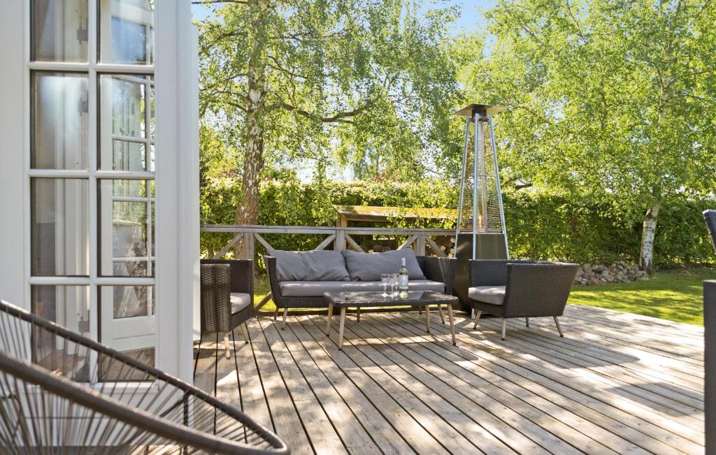 2 Bedroom Awesome Home In Hornbæk photo 2