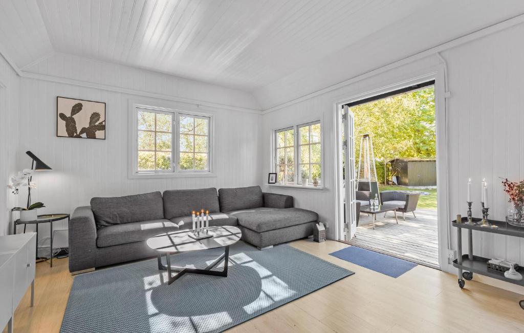 2 Bedroom Awesome Home In Hornbæk photo 3