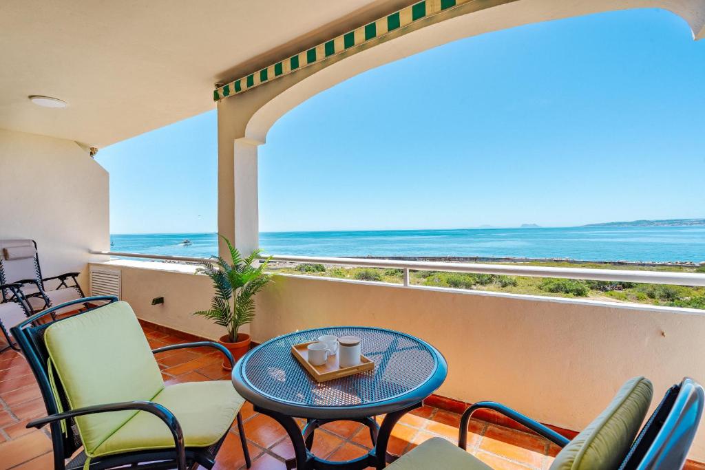 39 Front row panoramic sea view Estepona — photo 1