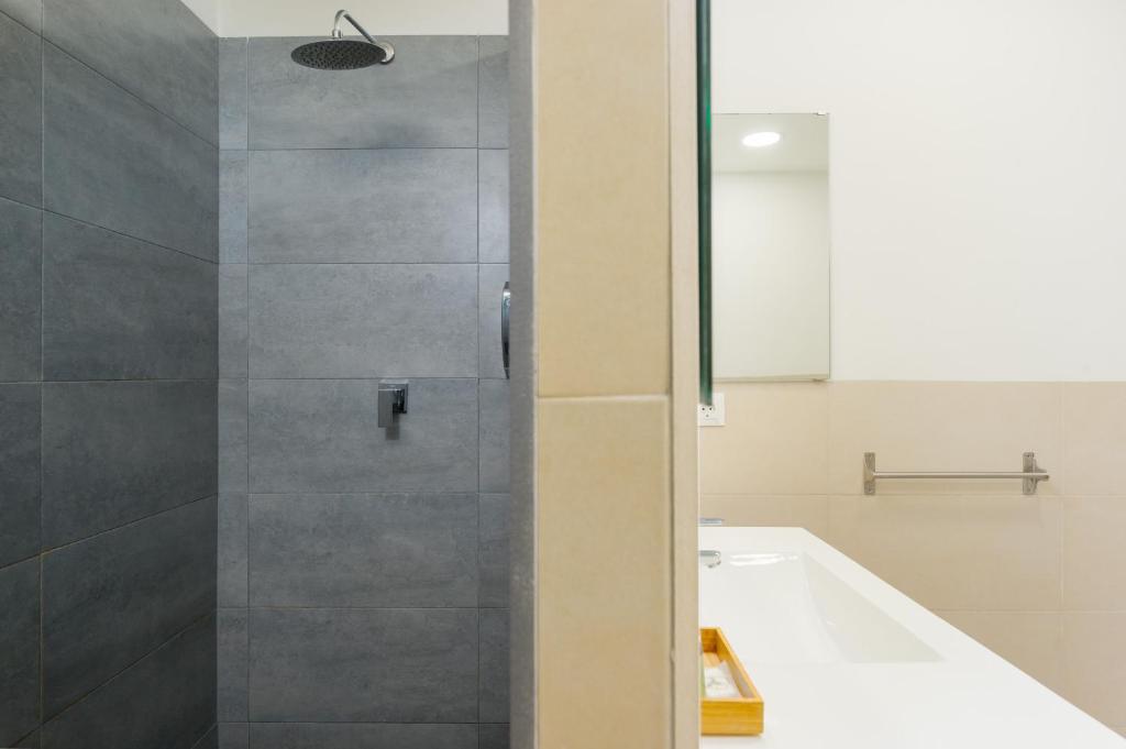 Spacious functional - 1 BD 1BTH - City Center photo 3