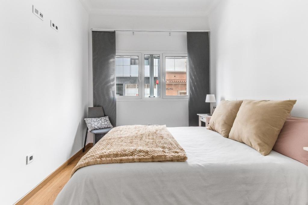 Home2Book Stylish Front Line Las Canteras Beach photo 2