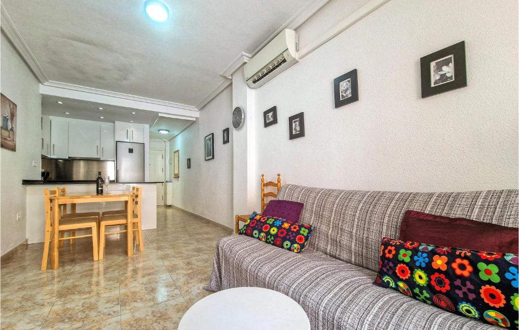 Awesome Apartment In Torrevieja With Wifi photo 3