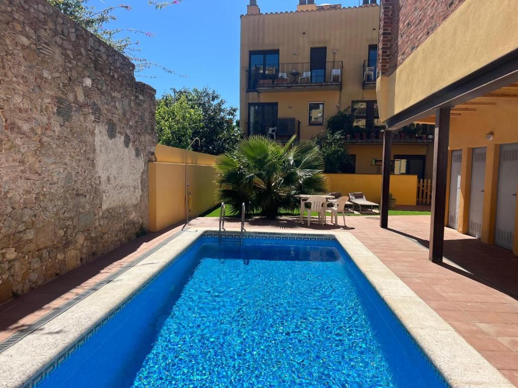 Ground floor apartment in Centre of Torroella De Montgri — photo 1