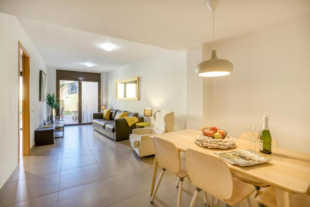 Ground floor apartment in Centre of Torroella De Montgri photo 3