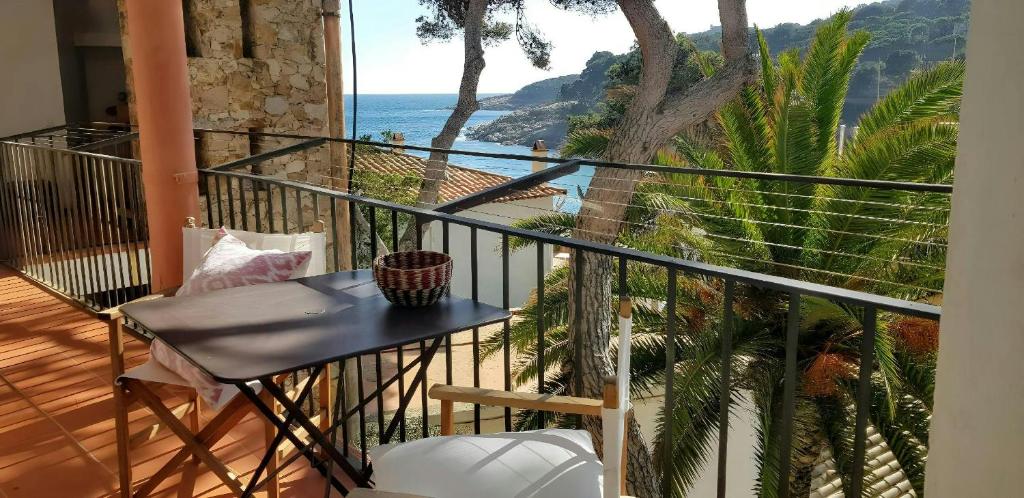 ApartmentsTamariu4 Unbeatable views 50m to beach photo 2