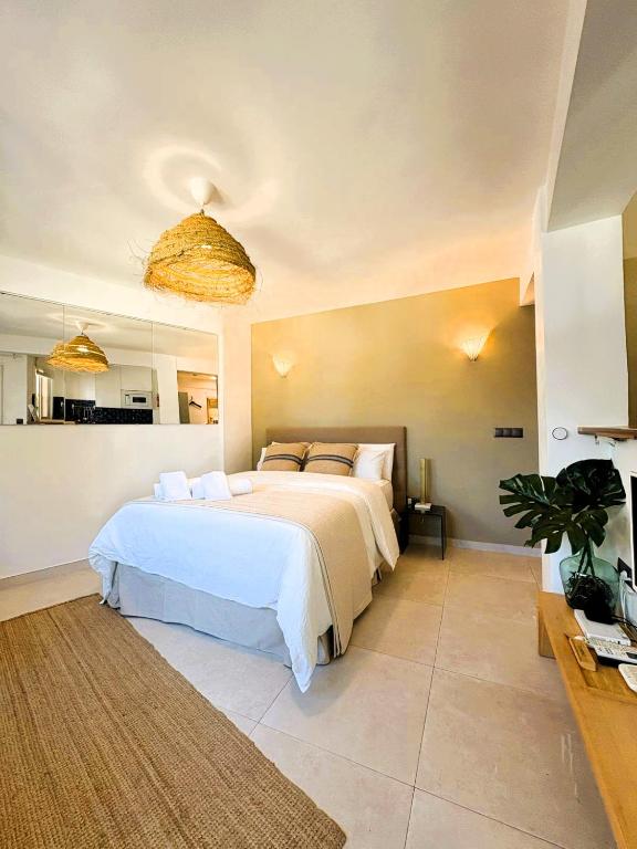 Shiny Studio with Pool & Carihuela Beach at 500m — photo 1
