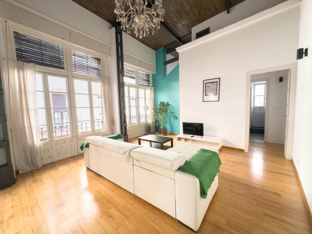 Stylish 1BR Central Apt photo 3