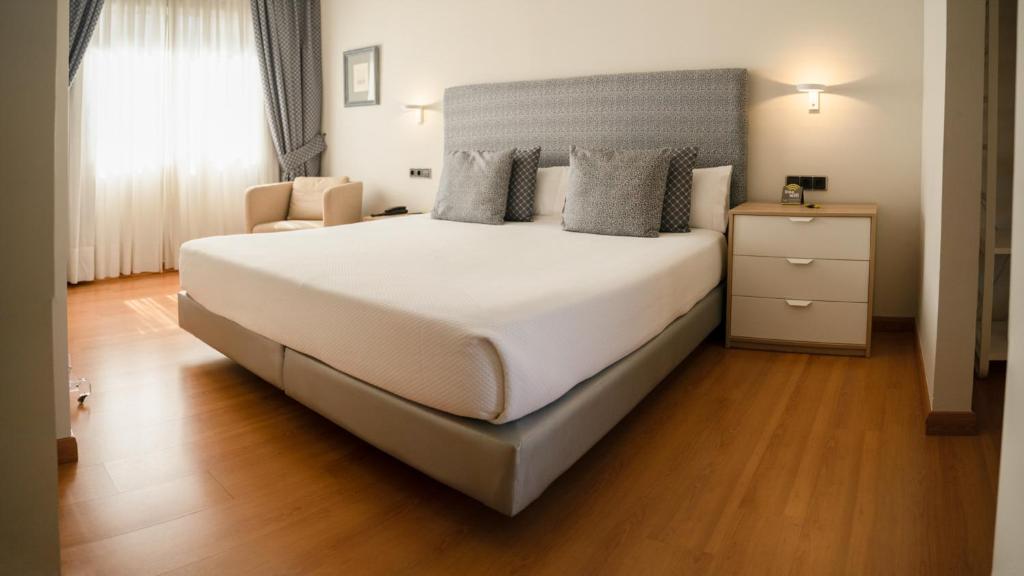 Hotel Sercotel Tres Luces — photo 1