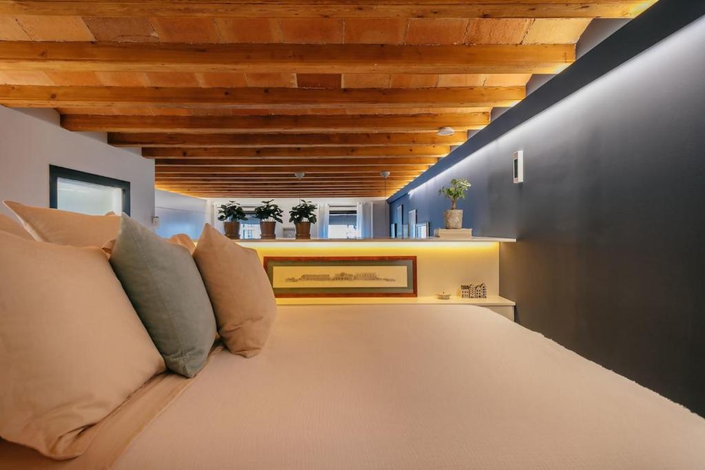 Fully Equipped Upscale Loft weekly cleaning incl photo 2