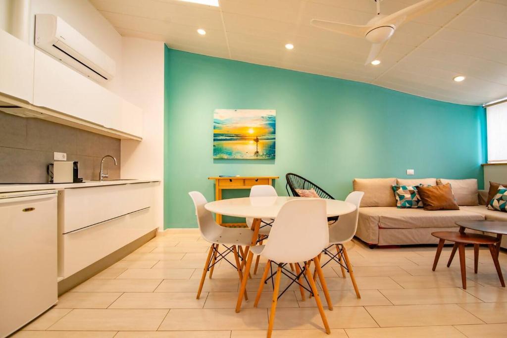 Costa Lairaga Suite. Beachfront! Air conditioned — photo 1