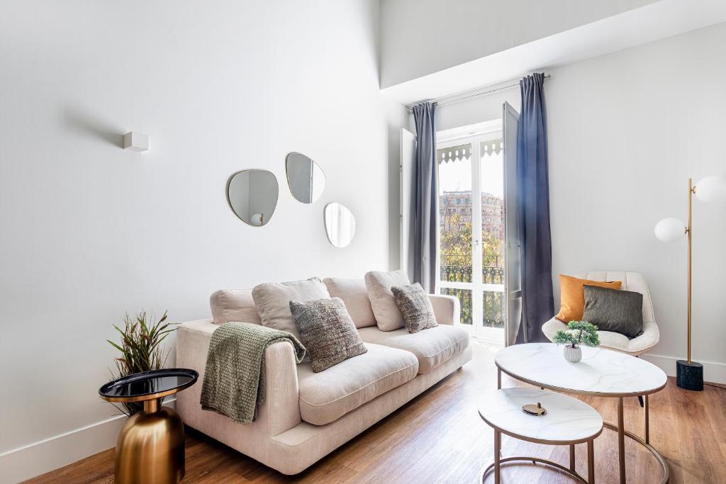Valencia City Apartment with Gym Pool Free Parking TheHavenEscape — photo 1
