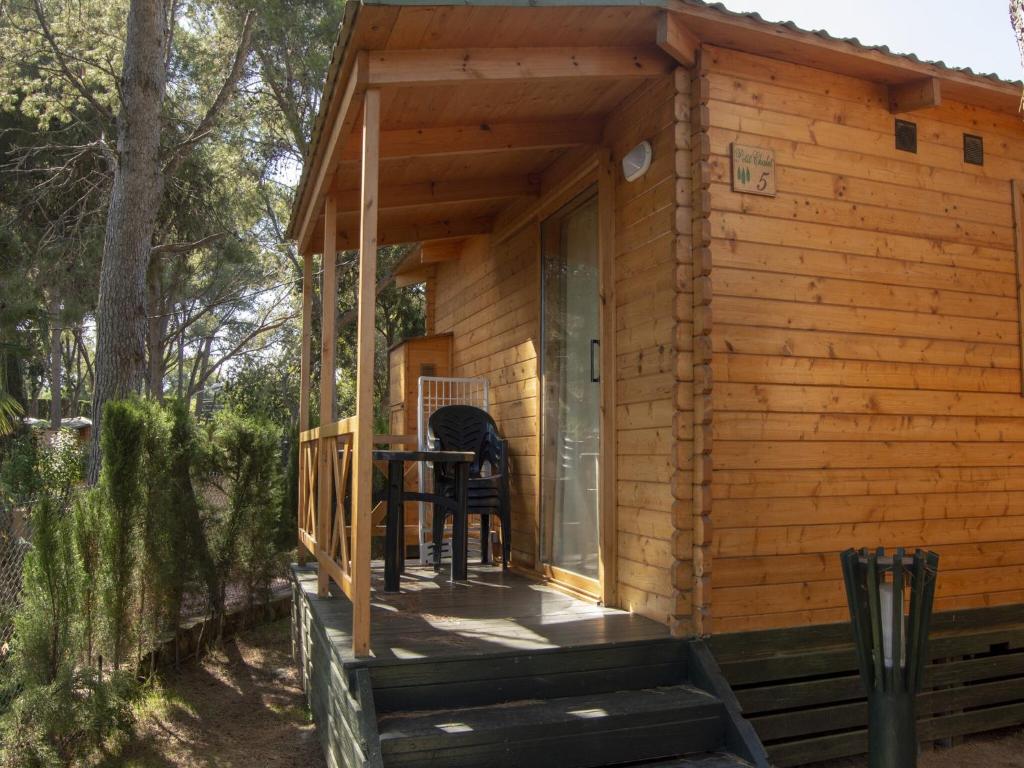 Wooden chalet with parking — photo 1