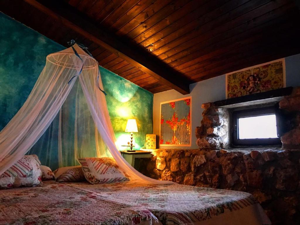 Room for rent in a beautiful country house ideal for a romantic getaway photo 2