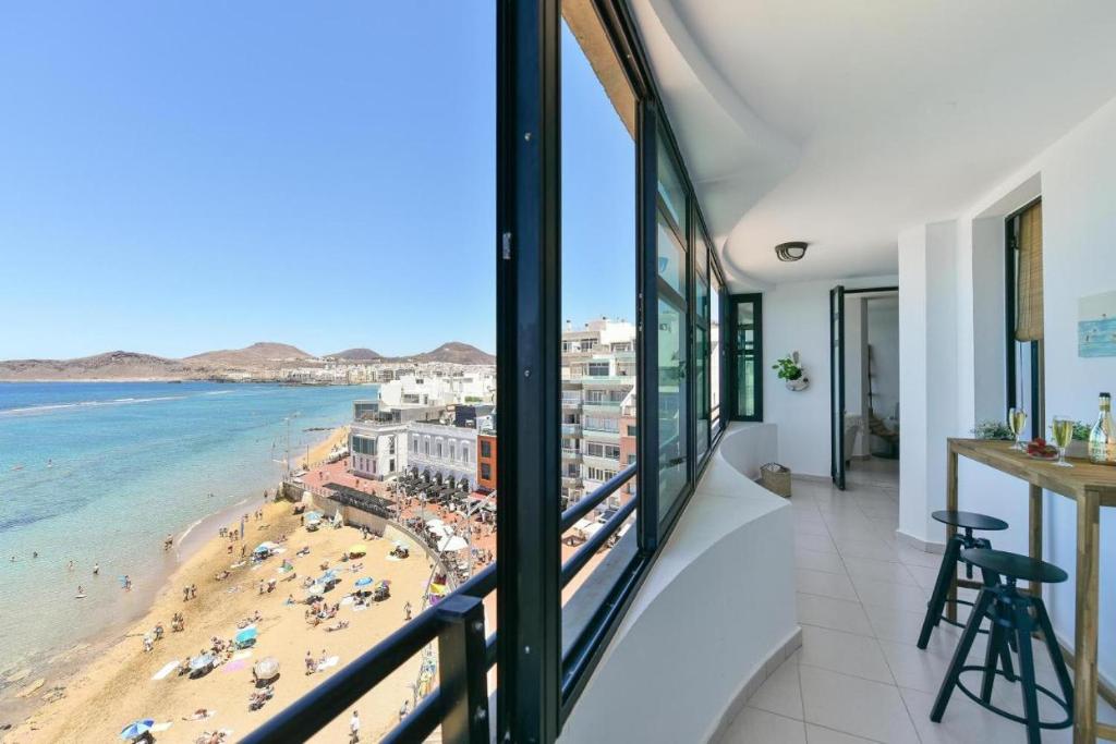 Spectacular 3-Bedroom Ocean View in Las Canteras — photo 1