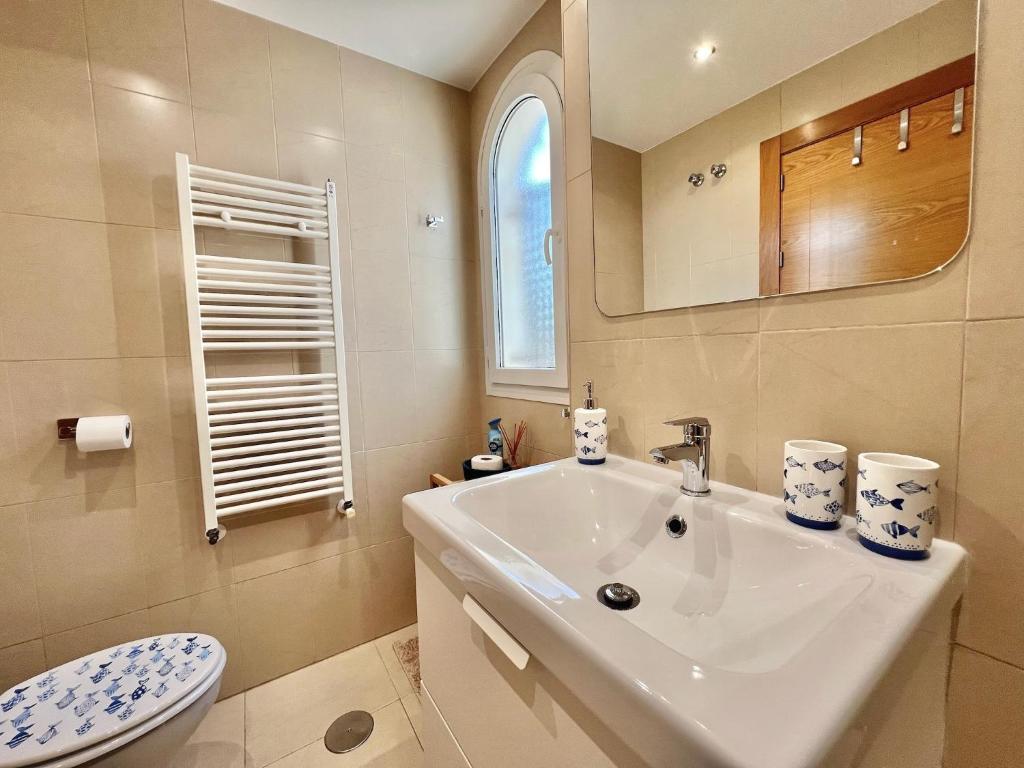 Stunning front line apartment with golf and mountains view photo 3