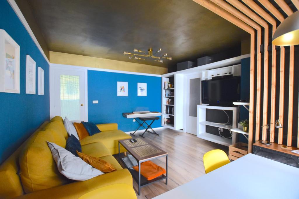 Habitación en apartamento de diseño photo 2