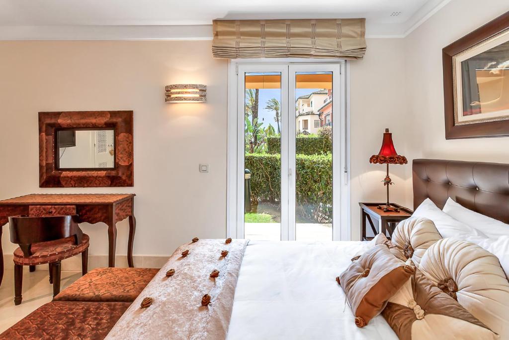 YOLO Spaces - Sotogrande Marina Boutique Apartment photo 2
