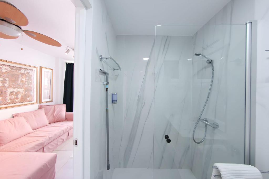 Studio with Small Balcony photo 3