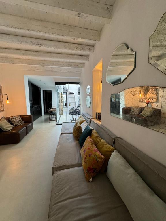 Unique Townhouse with rooftop pool — photo 1