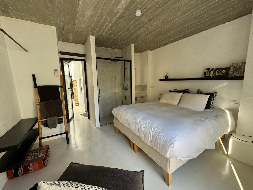 Unique Townhouse with rooftop pool photo 2