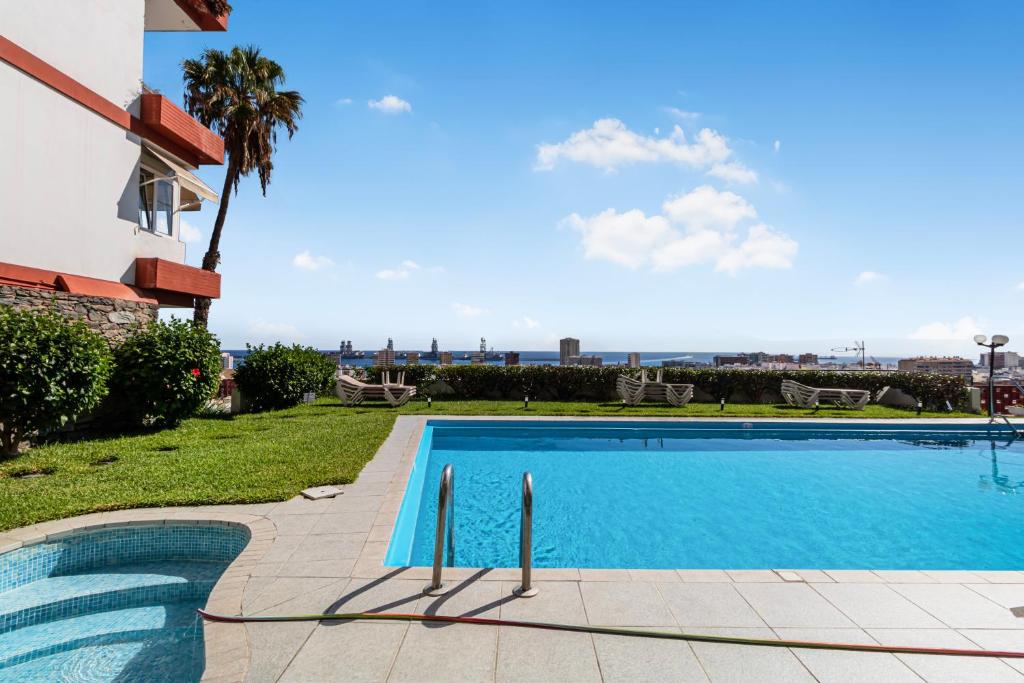 Urban Elegance View Suite Pool photo 2