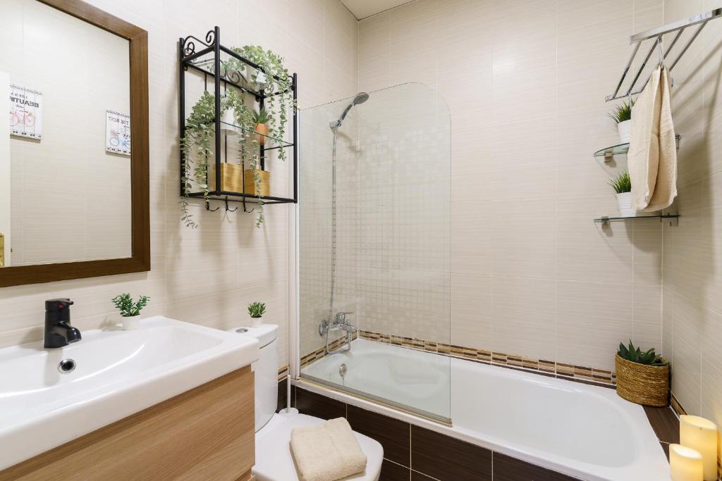 Bright two-bedroom apartment in the historic center photo 3