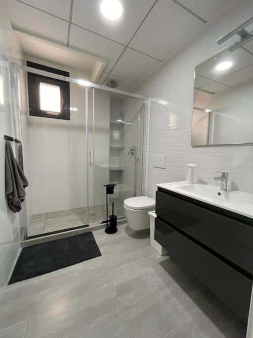 Luxury Villa with pool 1st line the sea photo 3