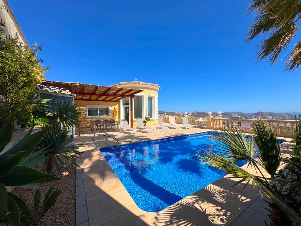 Seaview whole villa photo 2