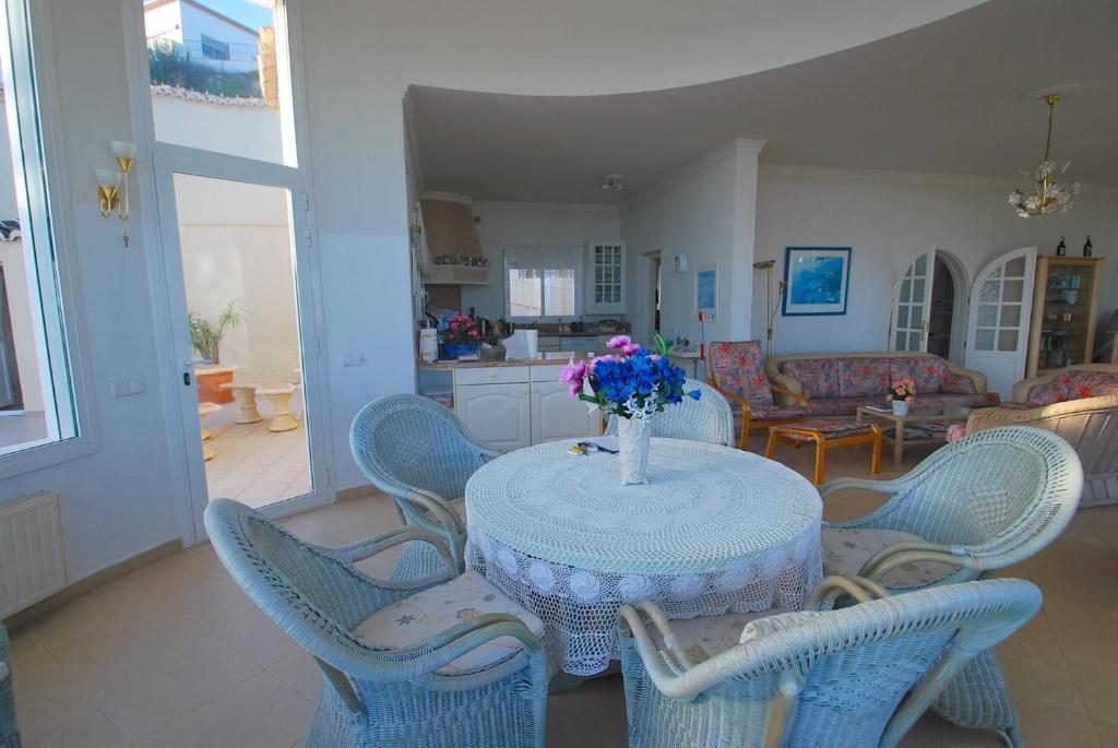 Seaview whole villa photo 3