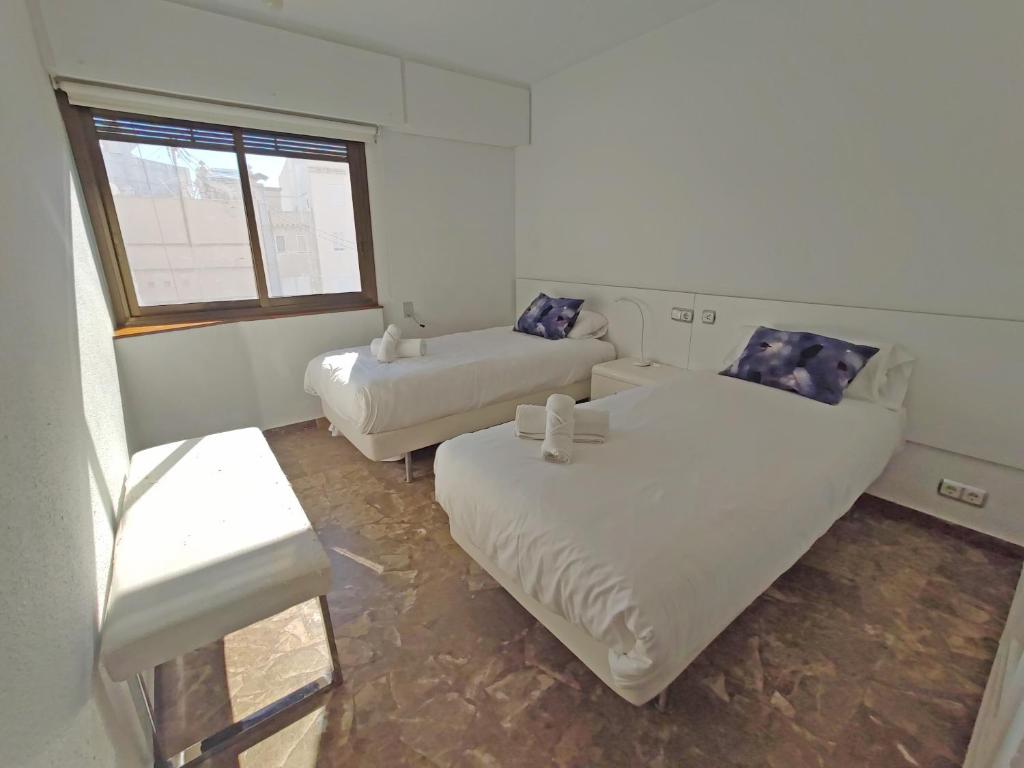 Sunny apartment with fantastic terrace views! photo 2