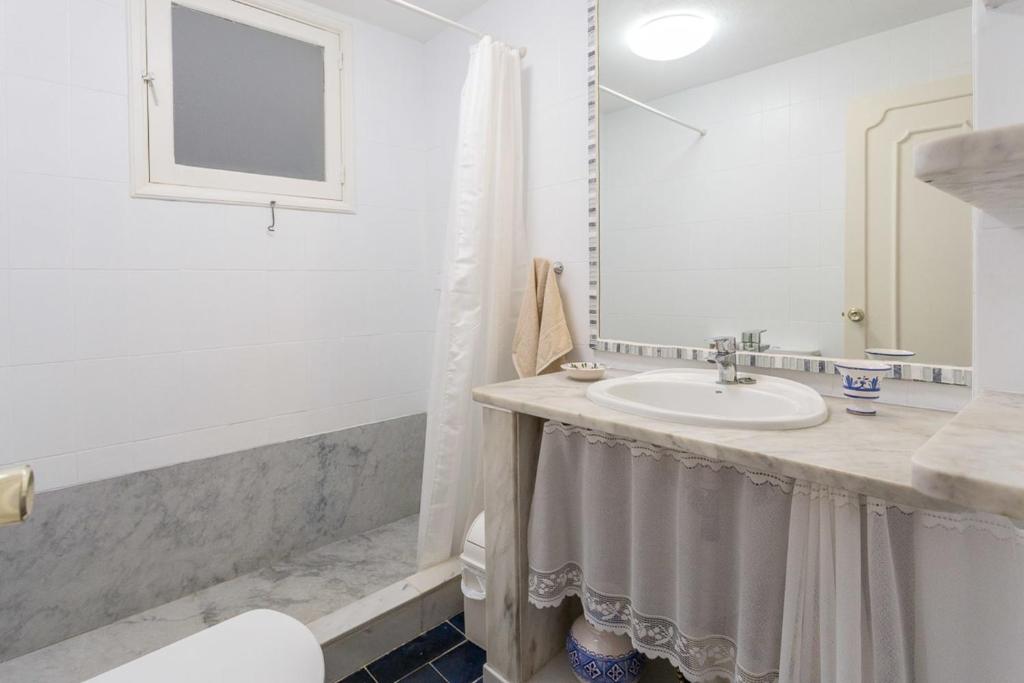 Apartment with Terrace on the Beachfront. photo 3