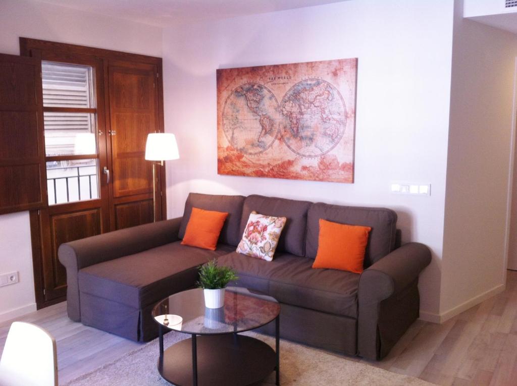 Superb Central Market Apt — photo 1