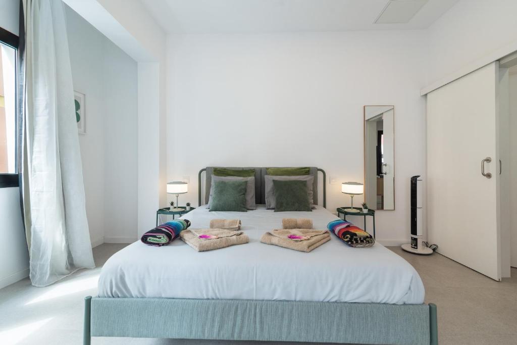 Beach Apt for 4 Las Canteras w Rooftop Terrace photo 2