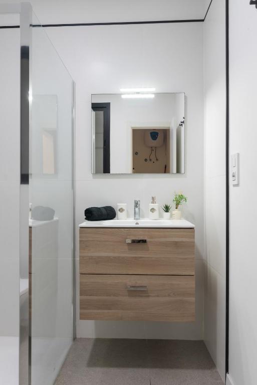 Beach Apt for 4 Las Canteras w Rooftop Terrace photo 3