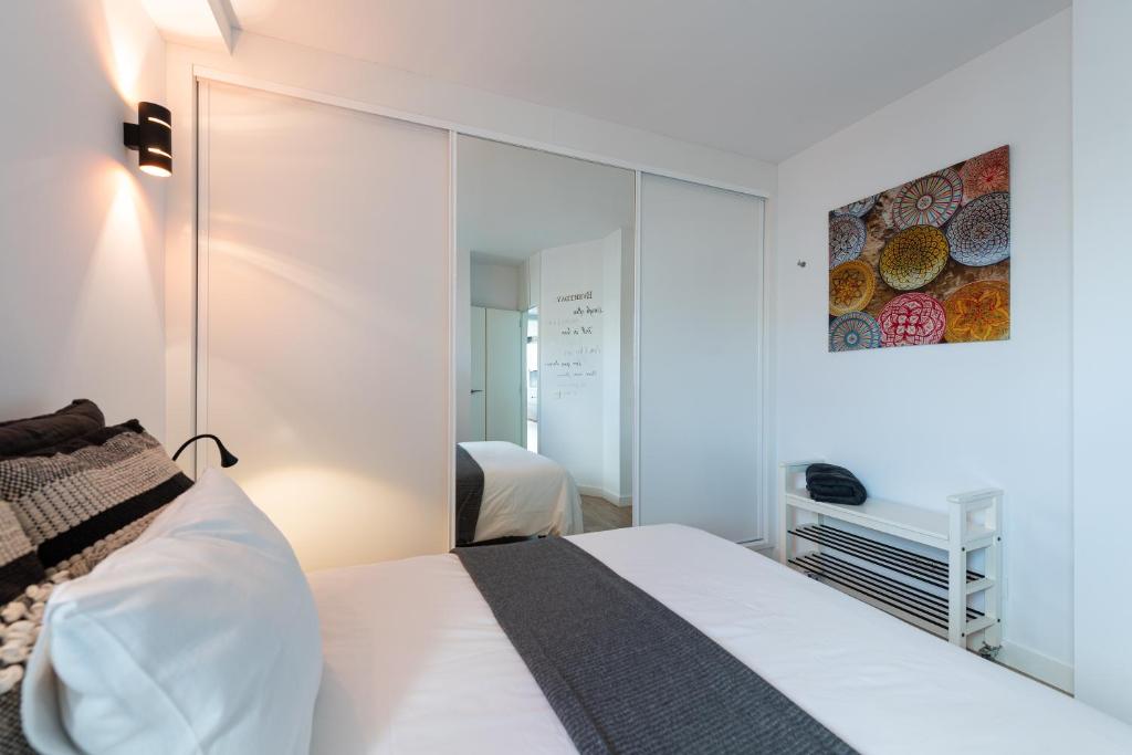 Relax Over the Sea photo 2