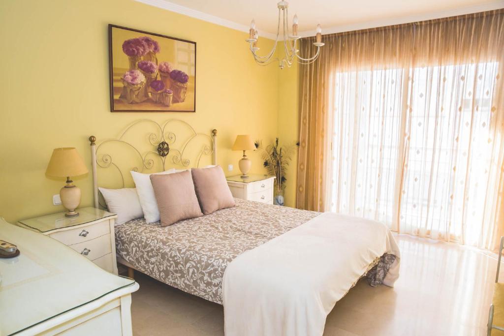 Spectacular beachfront apartment photo 2