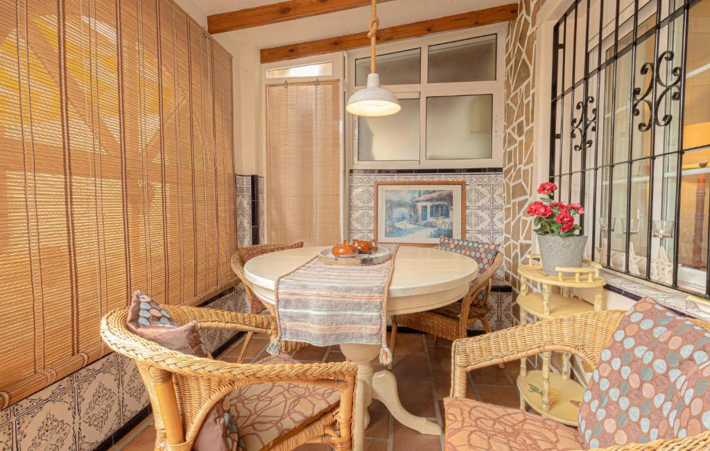 2 Bedroom Amazing Apartment In Torrevieja photo 3
