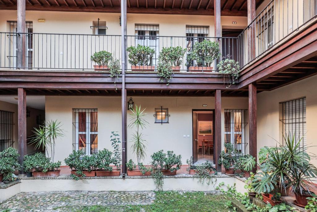 San Jacinto Sevilla Best Location Apartment Triana — photo 1
