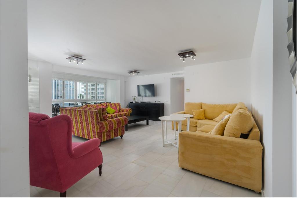 Torremolinos 5 Rooms Junto al Mar — photo 1