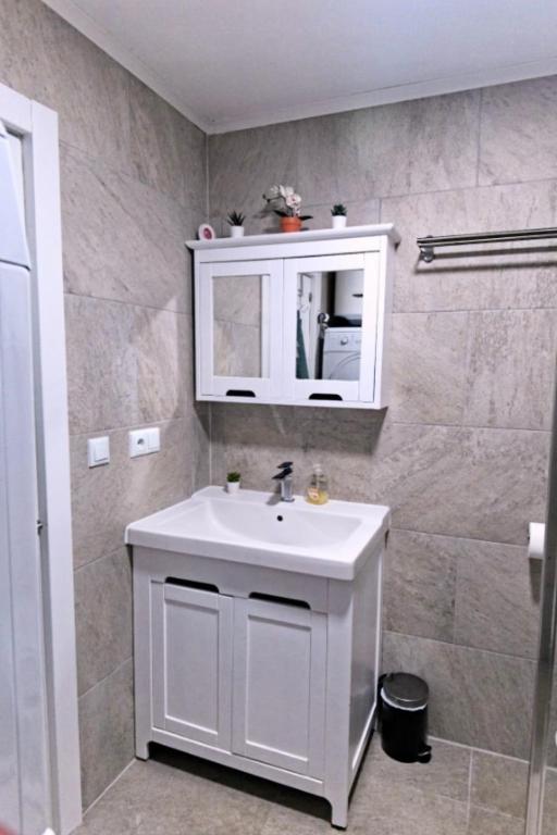 Family-friendly apartment with pool in the heart of Torrevieja photo 3