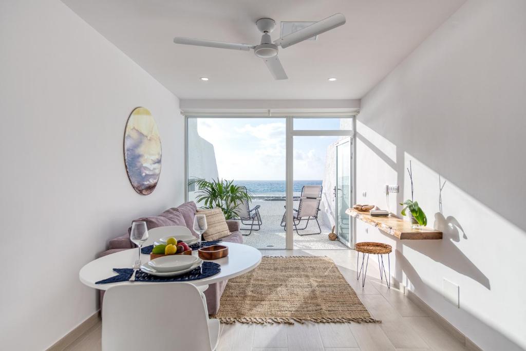 Beachfront Apt with Open Terrace in Las Canteras — photo 1