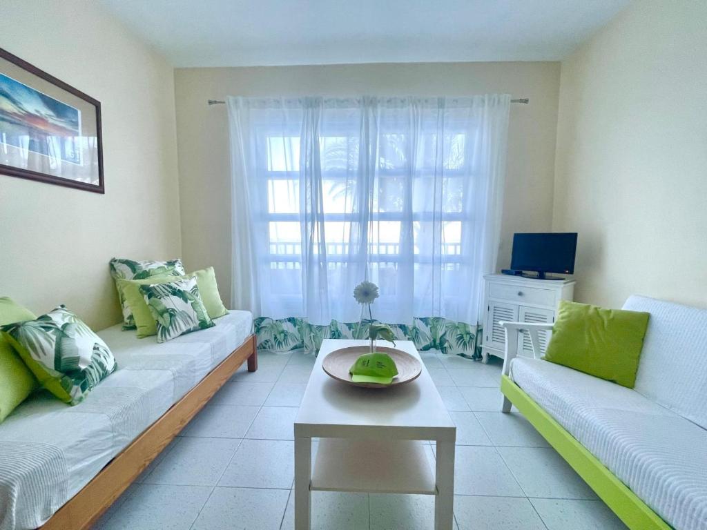 Sunset Beachfront Apartment photo 2