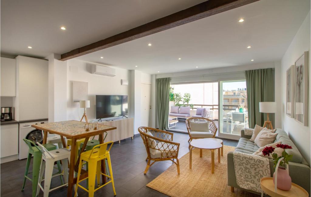 3 Bedroom Lovely Apartment In Santa Pola photo 2