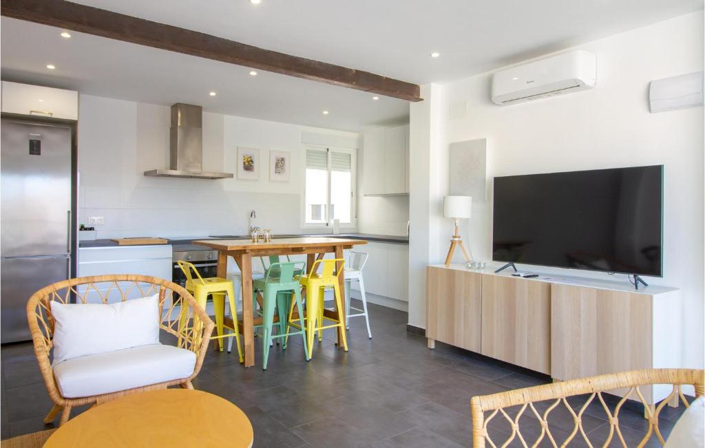 3 Bedroom Lovely Apartment In Santa Pola photo 3