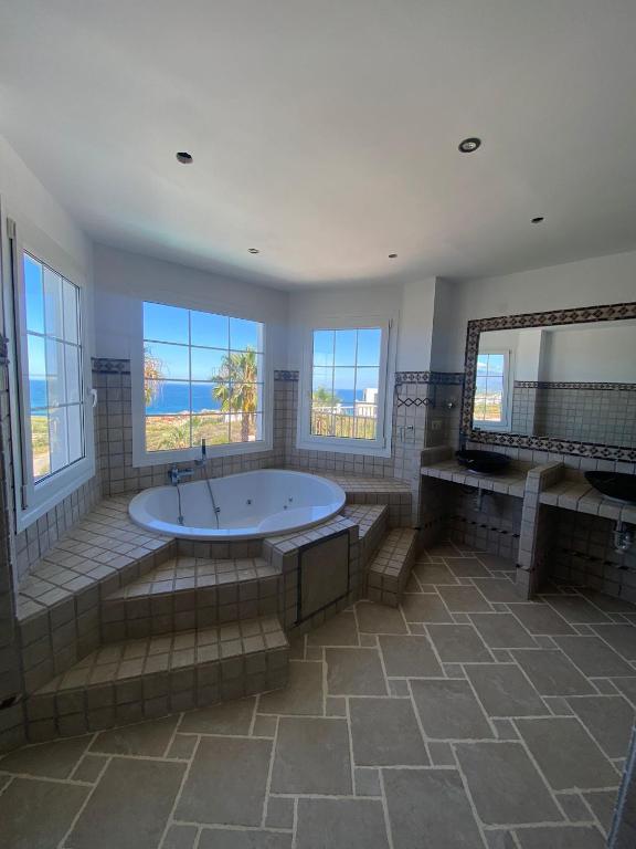 Seaview Villa photo 3