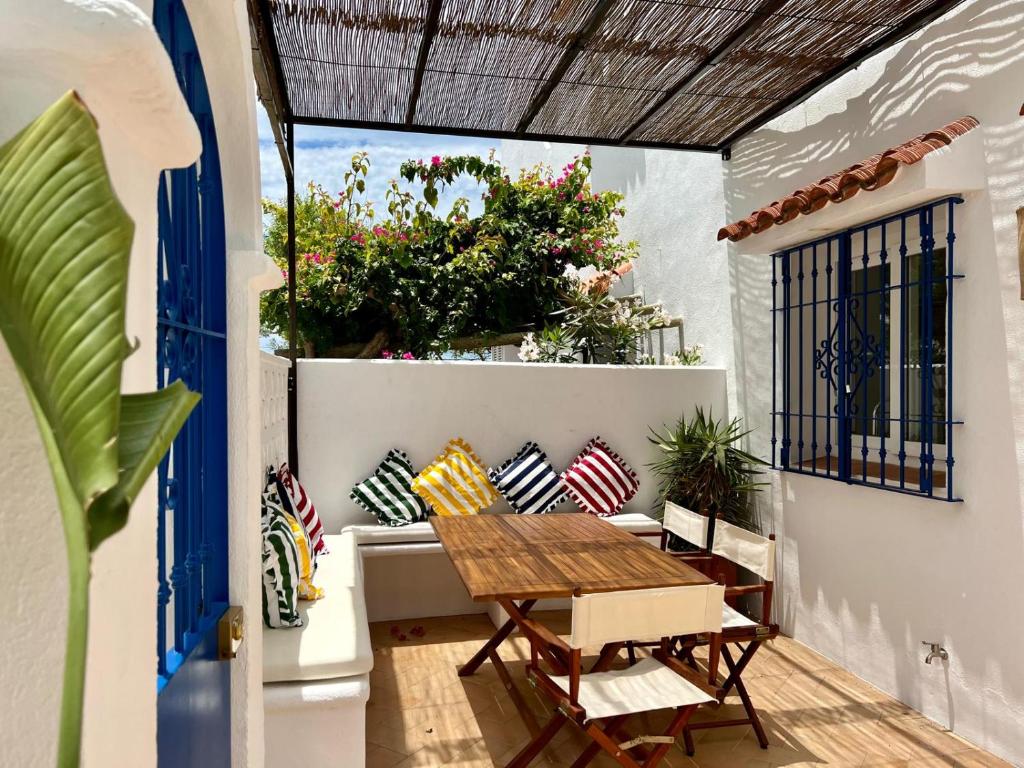 Zahara Beach - La casita next to the beach — photo 1