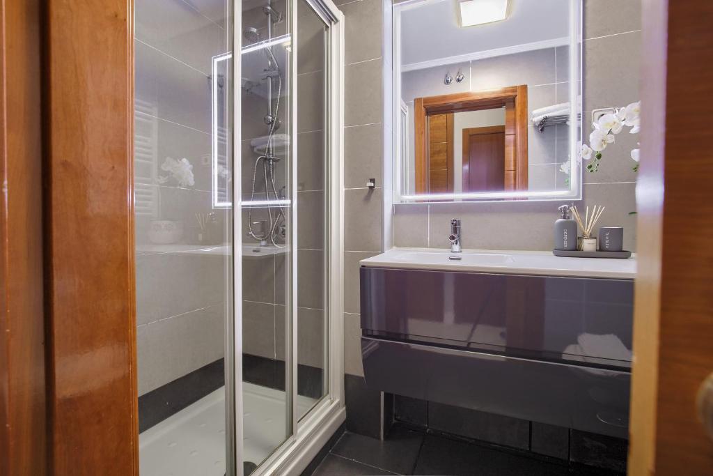 Lovely Apartment in Gran Via Madrid photo 3